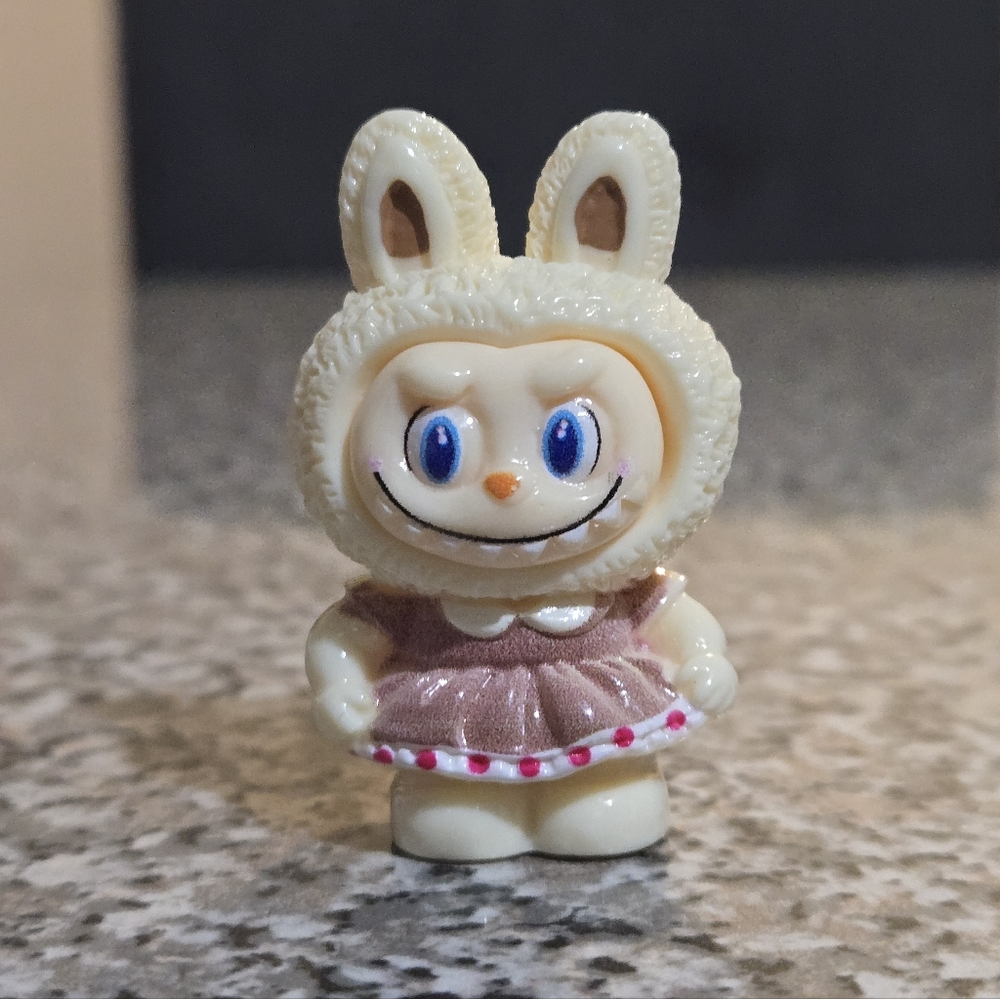 🍒🍒 Adorable Cream and Brown Mini Labubu Figurine